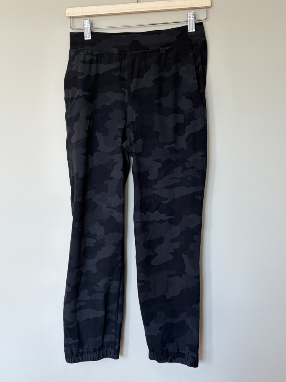 lululemon Black camo adapted state high rise cropped jogger size 4